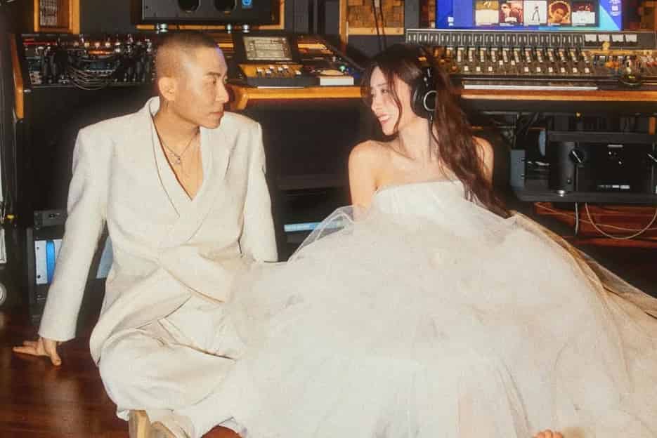 Apink’s Yoon Bomi and Rado's Unique Wedding Photos
