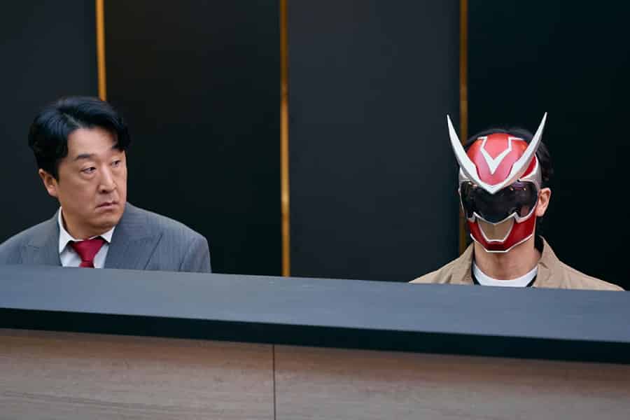 Shin Ha Kyun's Disguise Drama in 'Fifties Professionals'