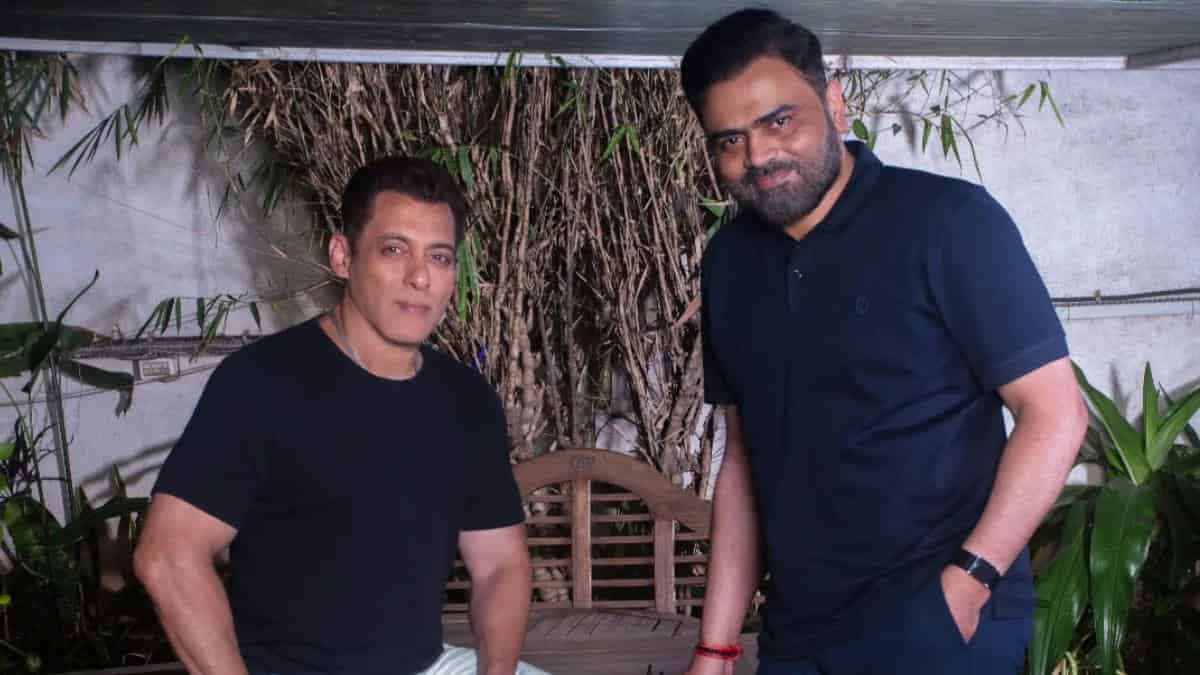 Salman & Vamshi's Warm Embrace Sparks SVC63 Buzz