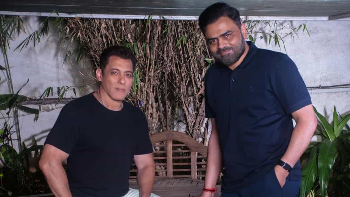 Salman & Vamshi's Warm Embrace Sparks SVC63 Buzz
