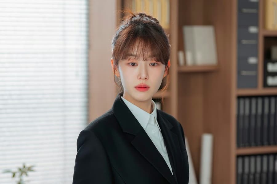 Lee Ju Myoung Shines in Drama 'Reborn Rookie'