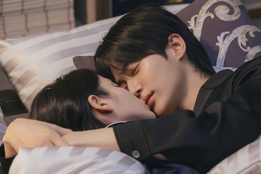IU & Byeon Woo Seok's Romantic Night in 'Perfect Crown'