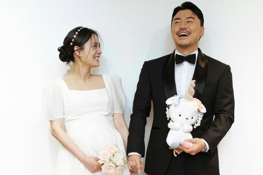 Lee Si Eon & Seo Ji Seung Welcome Baby Boy