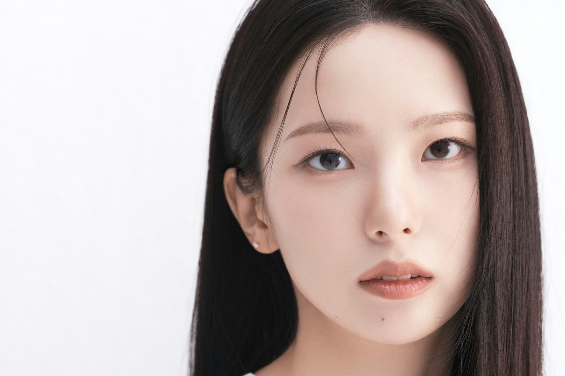 Yujin's Stunning New Photos & Agency Move