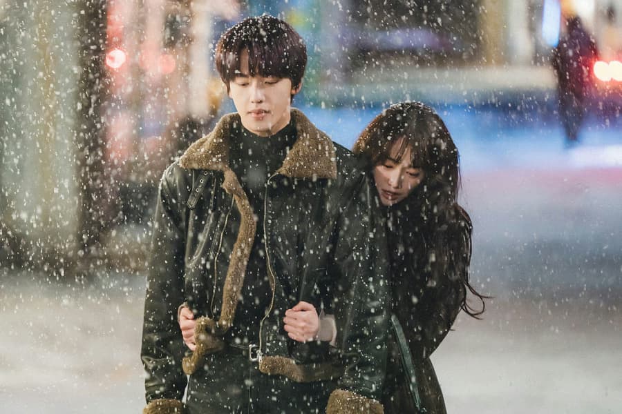 Kang Mina's Emotional Scene in Snowy K-Drama