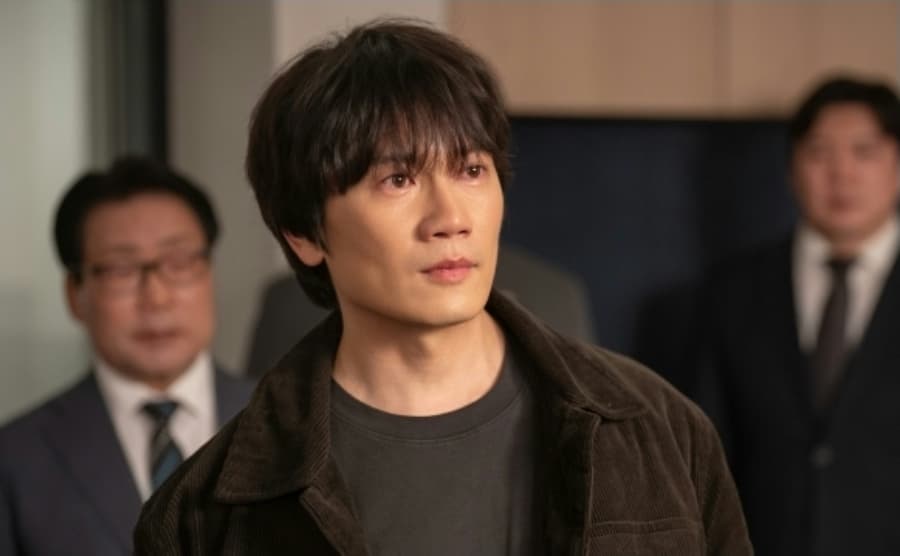 Ji Sung's Sledgehammer Moment Steals The Apartment Job