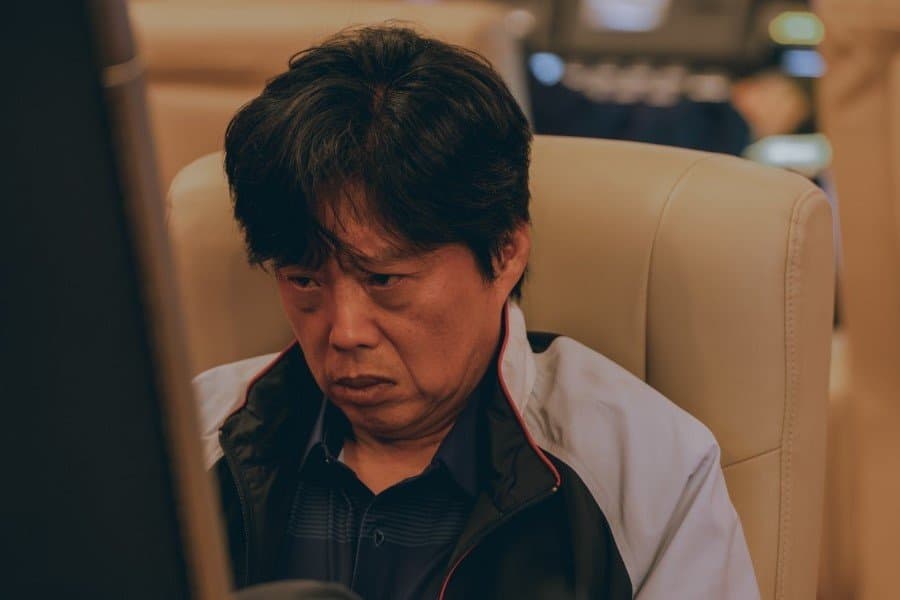 Kim Hee Won Stars in Gripping Drama 'Gold Land'