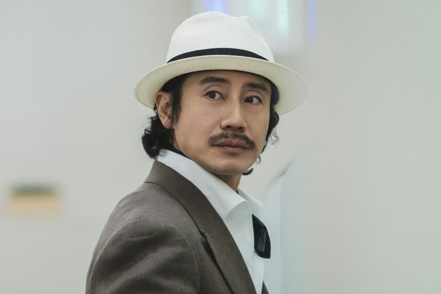 Shin Ha Kyun Shines as CEO in 'Wild Sing'