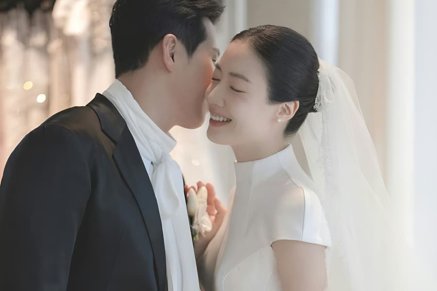 Ryu Hwayoung's Stunning Wedding Pictorial
