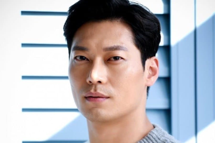 Park Hoon Eyes Role in Exciting New Baseball Drama