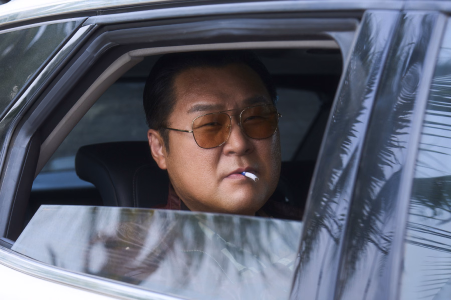 Yoon Kyung Ho Crafts Ruthless Fixer in Tazza 4
