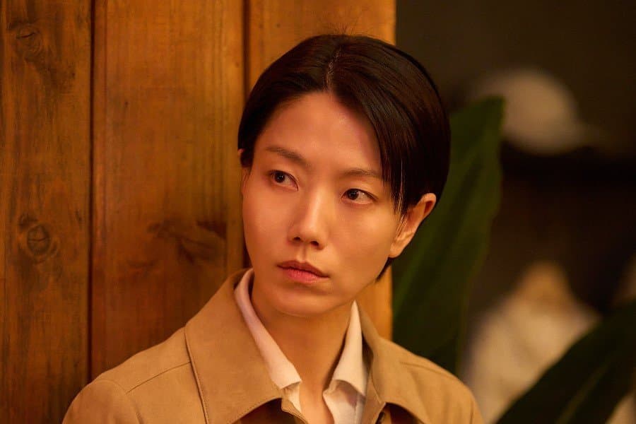 Kim Shin Rok Faces a Viral Crisis in 'Colony'