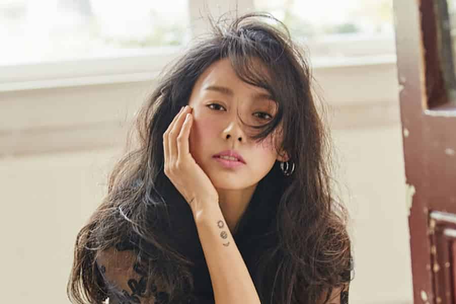 Lee Hyori Mourns the Loss of Her Father